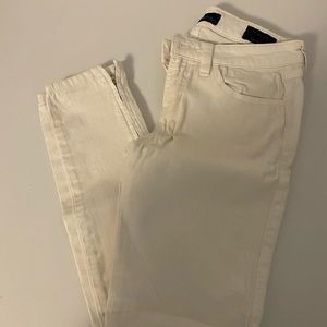 White ankle skinny jeans